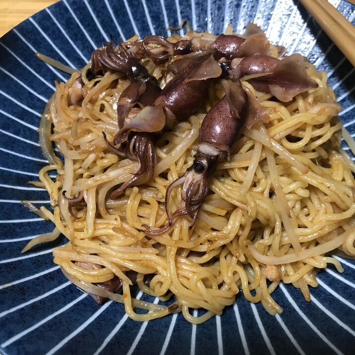 簡単！市販焼きそばで作るホタルイカ塩キムチ焼きソバ